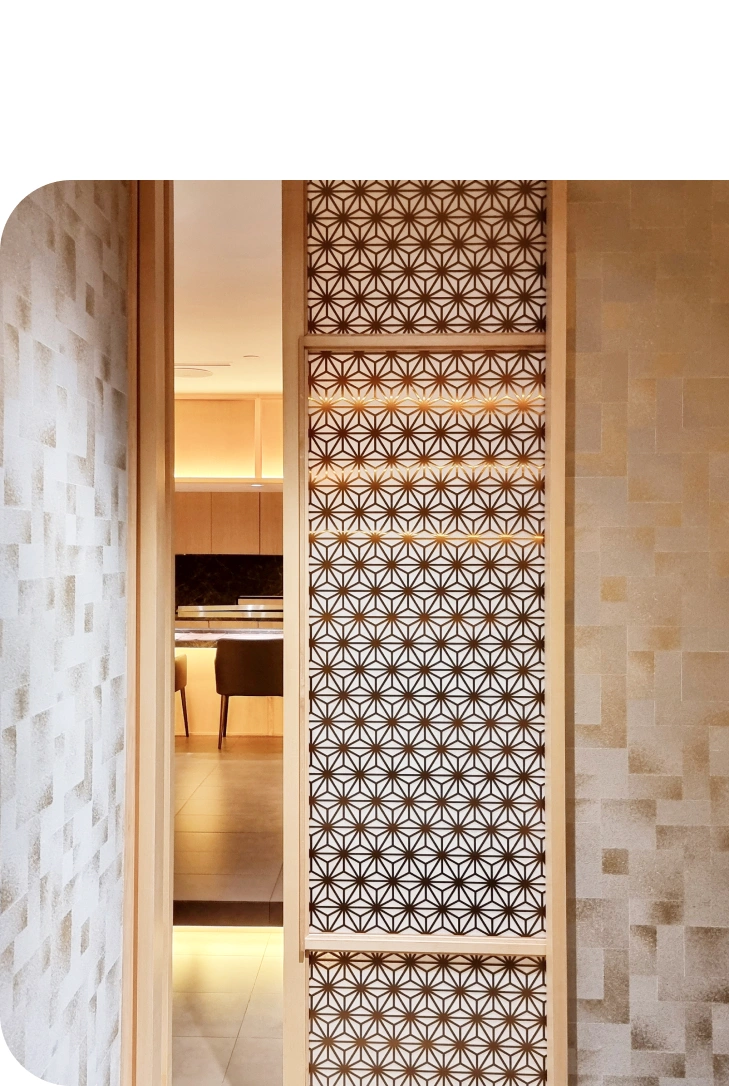 Slide Door with Simple Elegance Grey Wallpaper